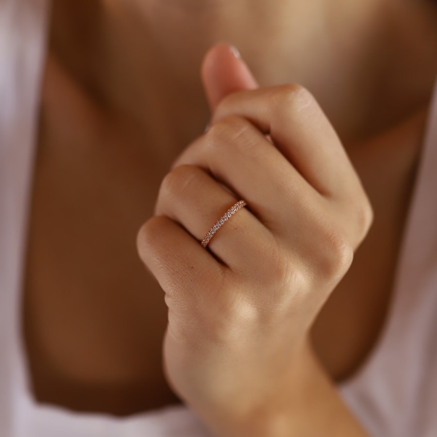 Халка розово злато с диаманти 0.18 карата